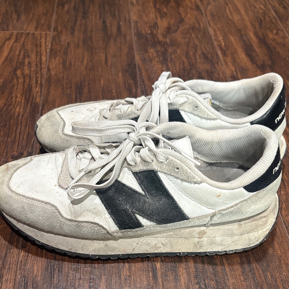 New Balance Men's Cream and Black Sneakers